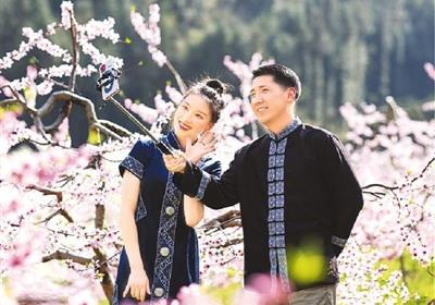 线上“种草”，线下引流 在直播里看美丽中国（网上中国）