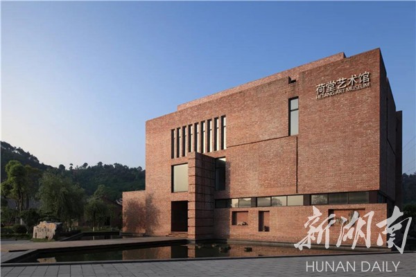 “一万个太阳”行走张家界大型公益画展即将开展
